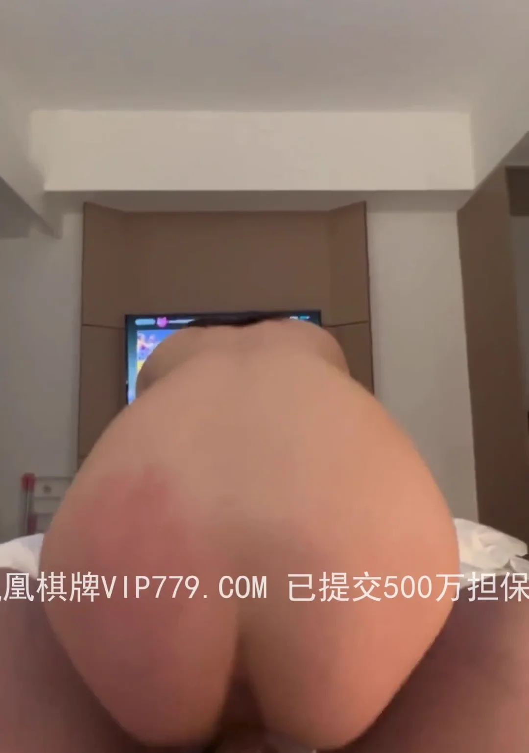 女友蜜桃臀后入到失禁的激情一夜