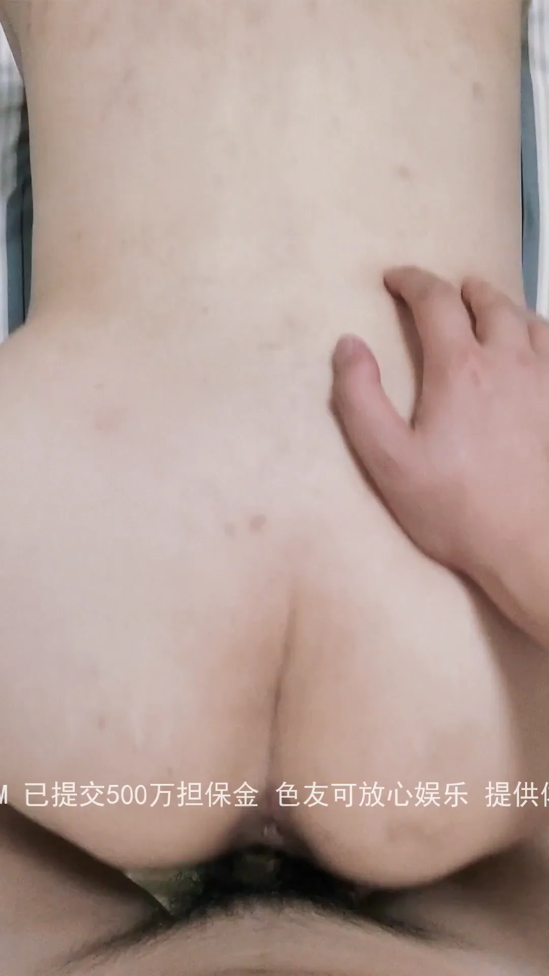 原创 中年夫妻初入圈 绿妻彻底觉醒被单男操到喷水求饶 封面