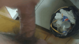 苏州护士小姐姐口活太骚 跪舔深喉把我吸到腿软狂射满脸 封面