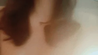 上位高潮！骚妹自己骑乘猛摇腰，操到喷水翻白眼 封面