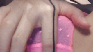 黑丝高跟巨乳丝足自慰 极品骚货抠到喷水哭喊求操 封面