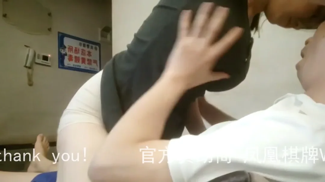 勾引漂亮按摩店技师 妖娆摩擦后直接骑乘猛操到喷水 封面