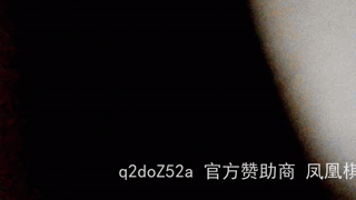 嫂子嫌我手抖非要自己拿手机拍 边被操边自拍骚逼特写喷水 封面