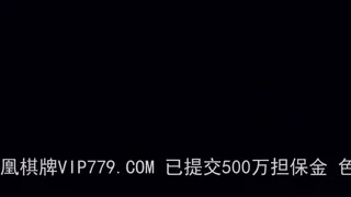 自家沙发上把骚老婆操到喷水失禁哭着求饶 封面