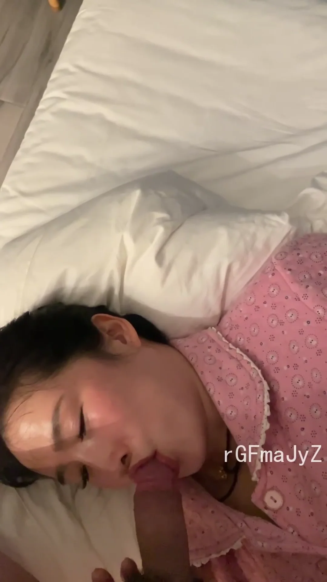 南京南站高铁乘务员制服黑丝被我酒店狂操到喷水求饶 封面