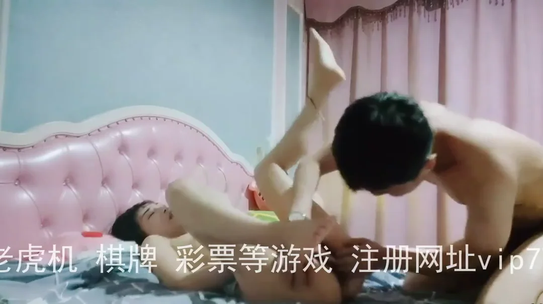 良家长腿少妇色情表情看一眼我就扑上去无套狂操内射 封面