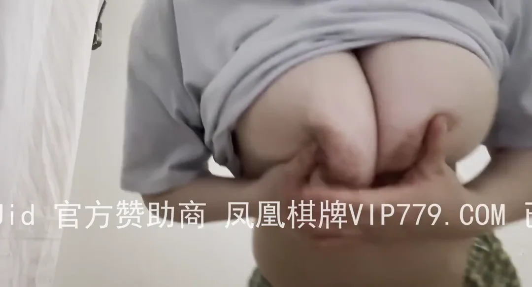 自拍肥臀老婆高潮喷水失禁