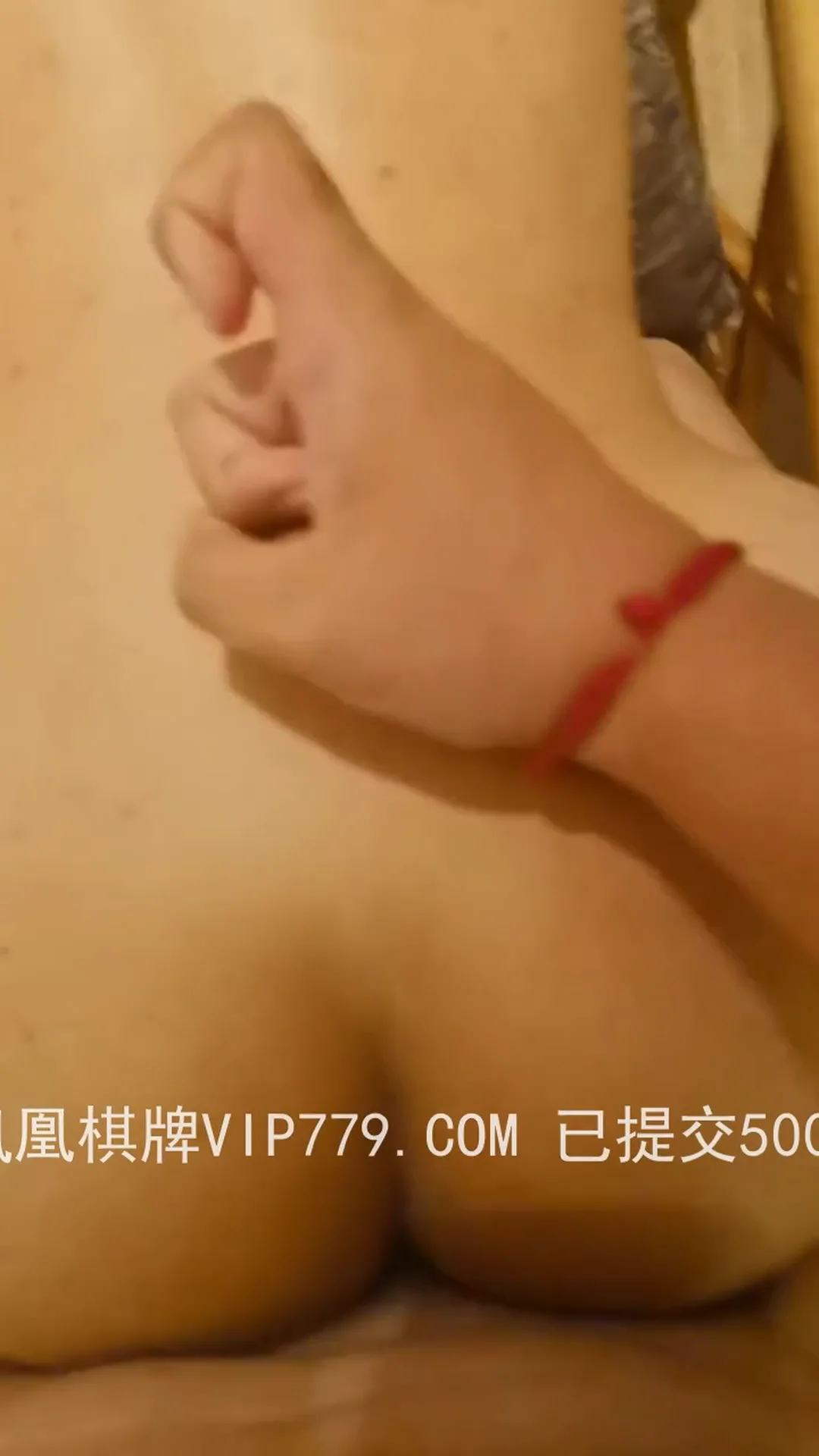 丰满美女翘臀后入销魂 大鸡巴猛干到她哭着喷水 封面