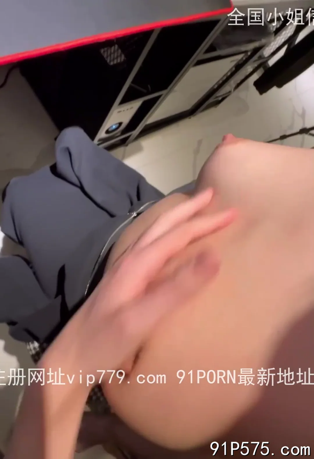 勾搭后入正在和男友双排LOL的学姐