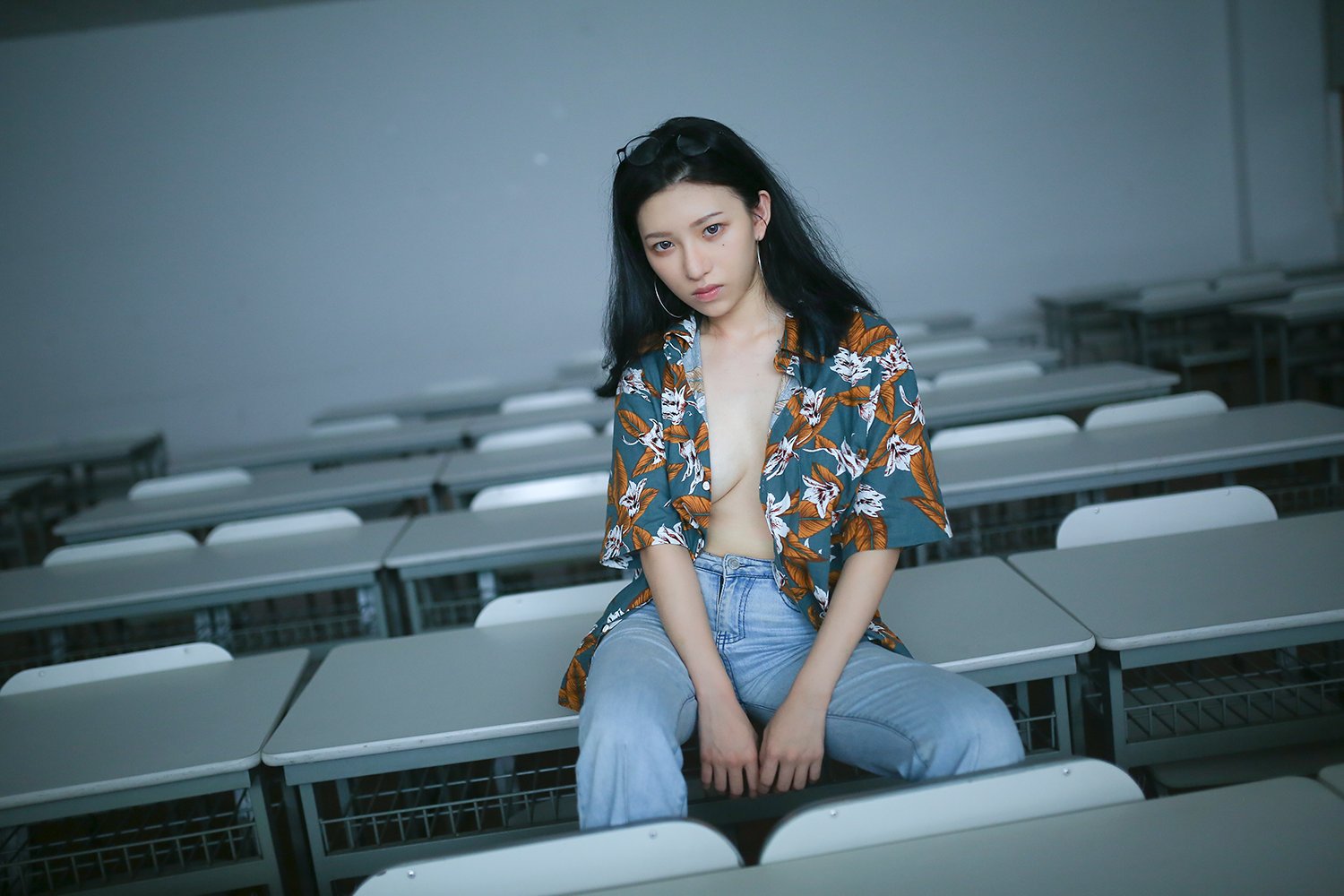 深夜炸屏！神秘型男狂甩多组火辣美女大片，尺度直冲天花板谁顶得住