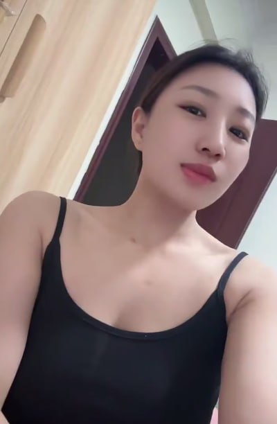 草莓味骚少妇抠逼喷水！快手欠操淫妇大尺度自慰骚舞 封面 1
