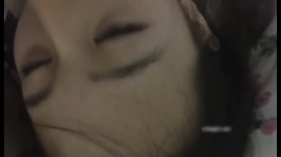 女友闺蜜高潮痉挛喷水床上湿透 封面