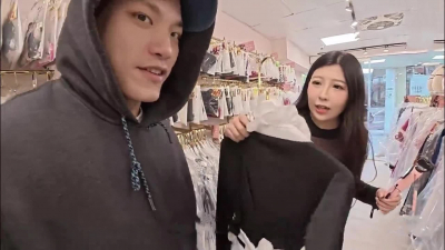 带少妇逛街试衣间激情一发 封面