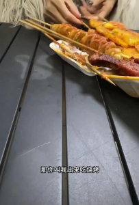 烧烤店约少妇喝酒后口交突发大姨妈