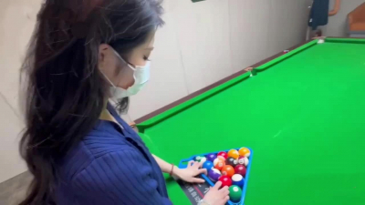 少妇约会：海底捞后台球厅足交深喉