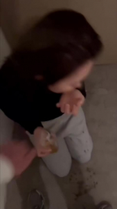深夜楼梯间调教邻居，次日内射同事 封面